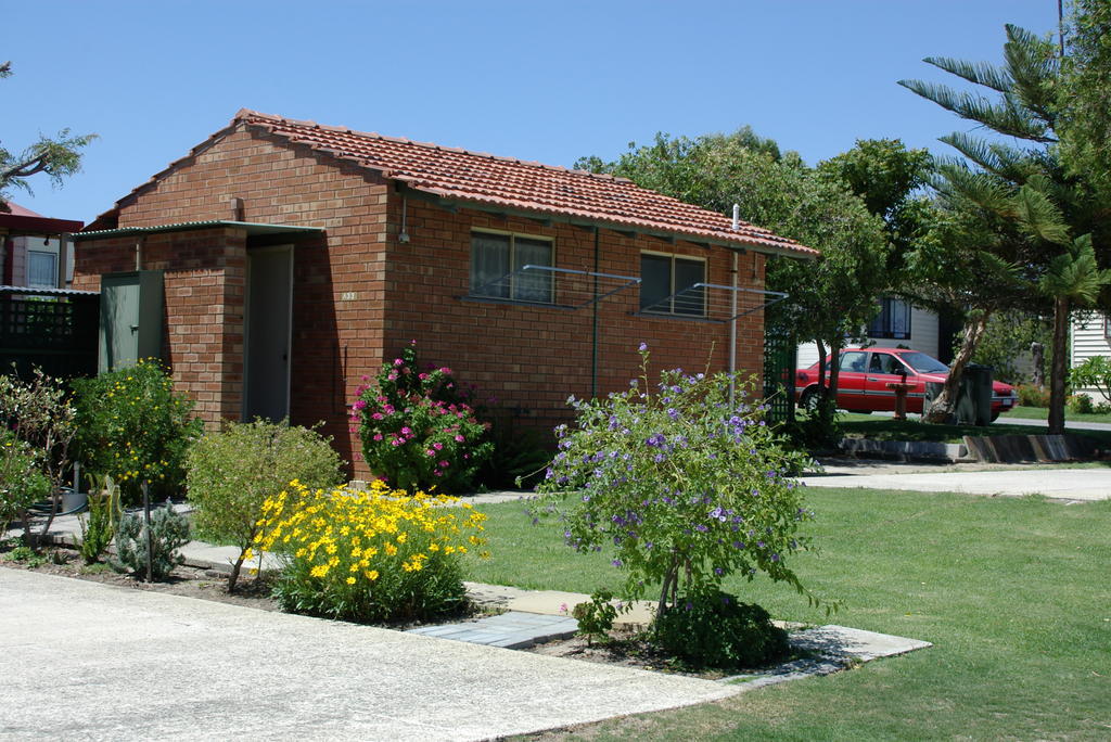 Acclaim Kingsway Tourist Park Hotel Madeley Exterior photo