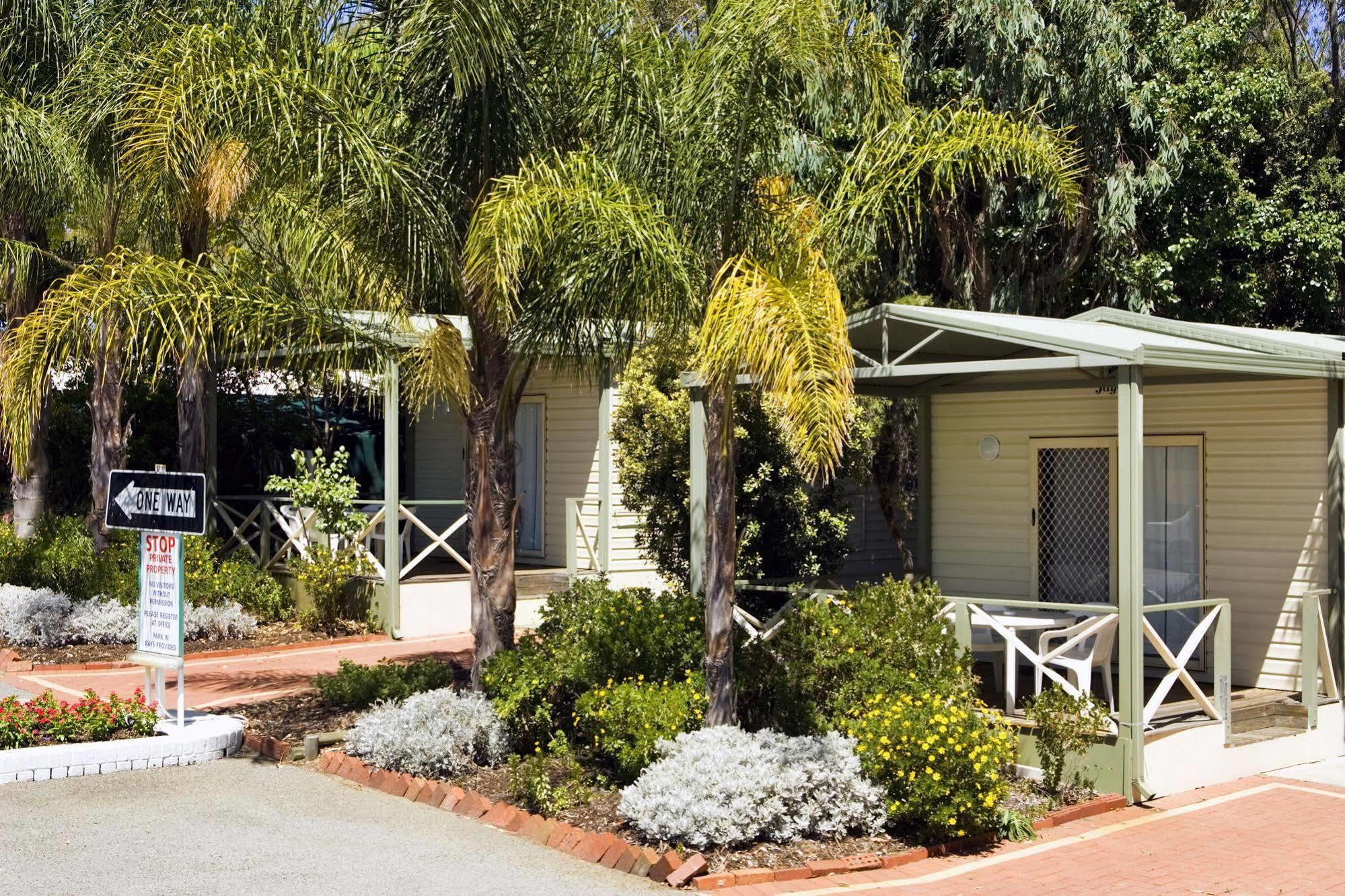 Acclaim Kingsway Tourist Park Hotel Madeley Exterior photo